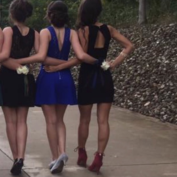 Black formal dress - Picture 6 of 7